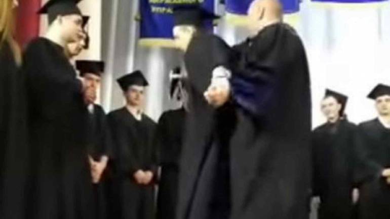 У Миколаєві під час вручення дипломів один із студентів заявив, що купив свою &laquo;корочку про освіту&raquo;