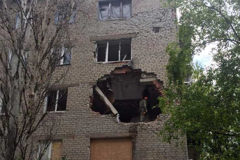 зруйнований будинок в ато фото