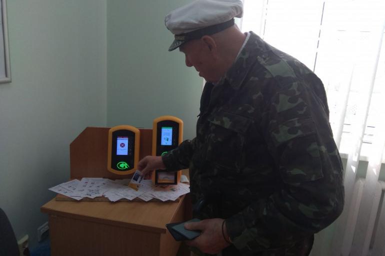 Муніципальні картки вінничанина ще не отримали близько двох тисяч пільговиків