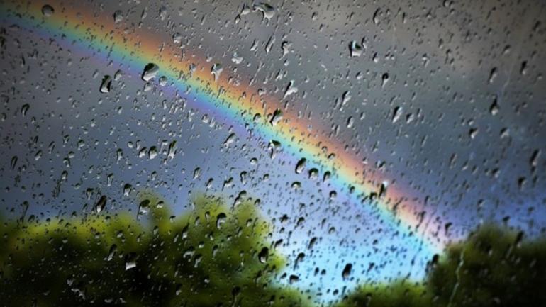 Вихідні в грозах: Україну знову накриють дощі