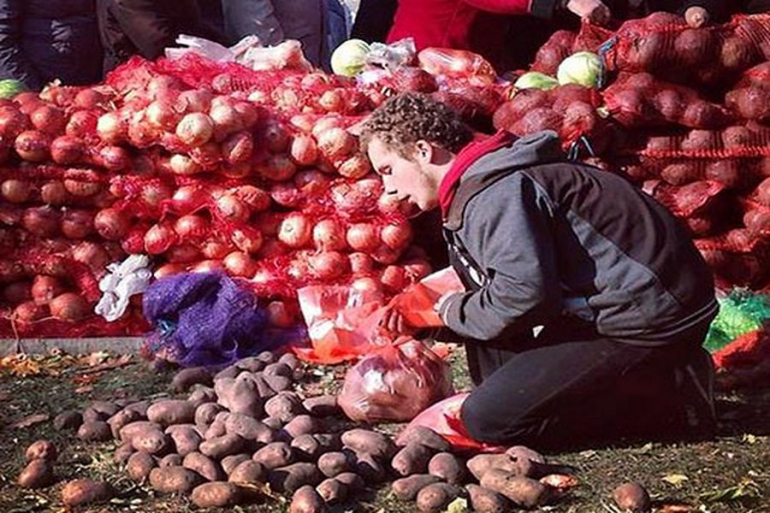Мешканцям самопроголошеної ДНР зарплату видаватимуть  продуктами