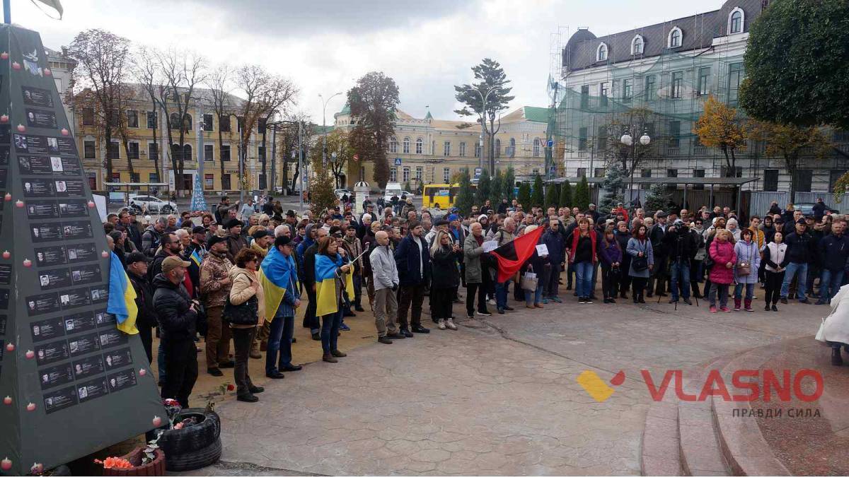 &laquo;Бруківки не буде, буде мордобій&raquo;, - у Вінниці почався протест проти &laquo;формули Штайнмаєра&raquo; (ФОТО)