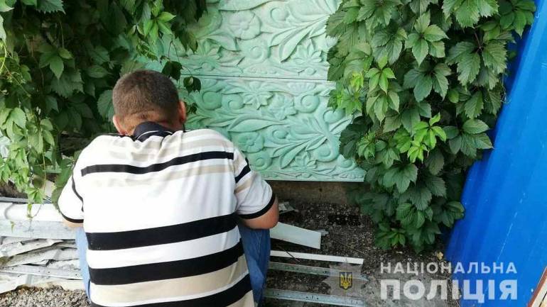 Переломи кісток черепу та обличчя, травми очей та внутрішніх органів: брати побили поліцейських