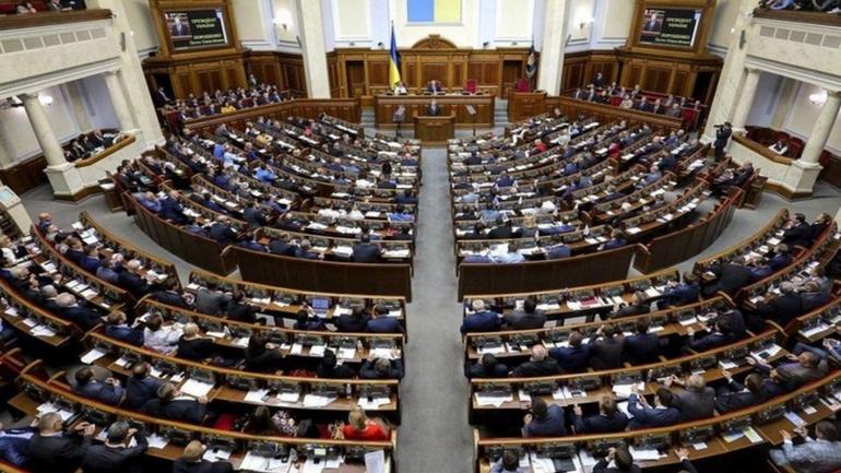 Рада ухвалила закон про страхові виплати медпрацівникам, які померли або отримали інвалідність від коронавірусу