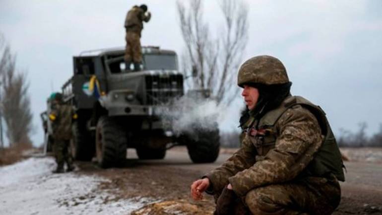 У зоні АТО поранено двох українських військових, - штаб