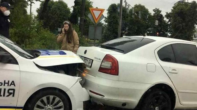 У Вінниці патрульний врізався в Шкоду