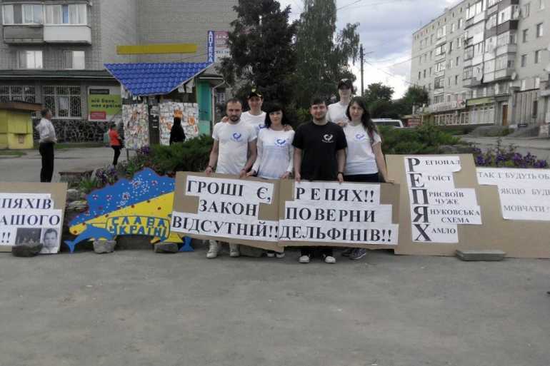 Хмільник-дельфіни-протести-тренерів-фото