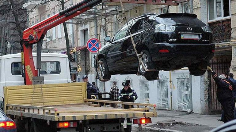 У Вінниці купують евакуатор для перевезення порушників паркування на штрафмайданчик