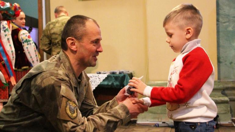 У Вінниці дітей загиблих захисників України нагородили відзнаками