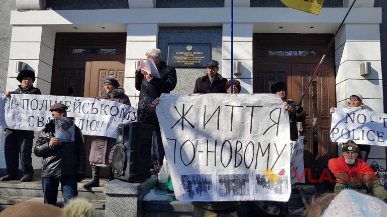 Активісти прийшли до Вінницького ГУНП із зверненням (ВІДЕО)