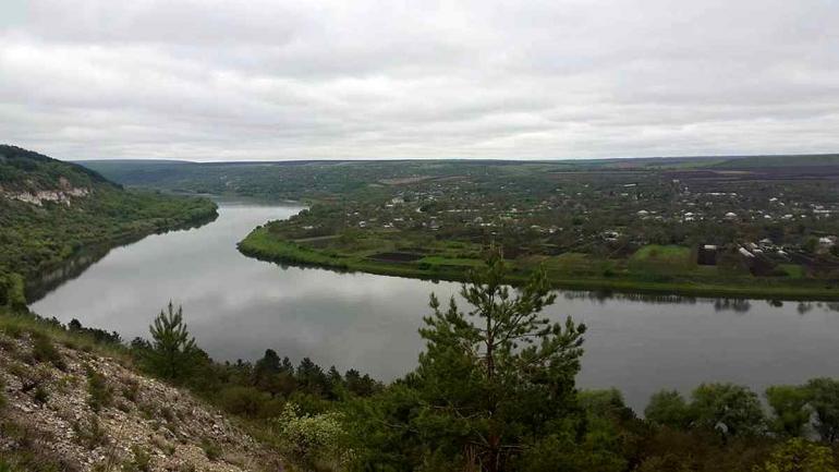Завтра зранку Ямпіль може опинитися під водою: люди збирають речі першої необхідності