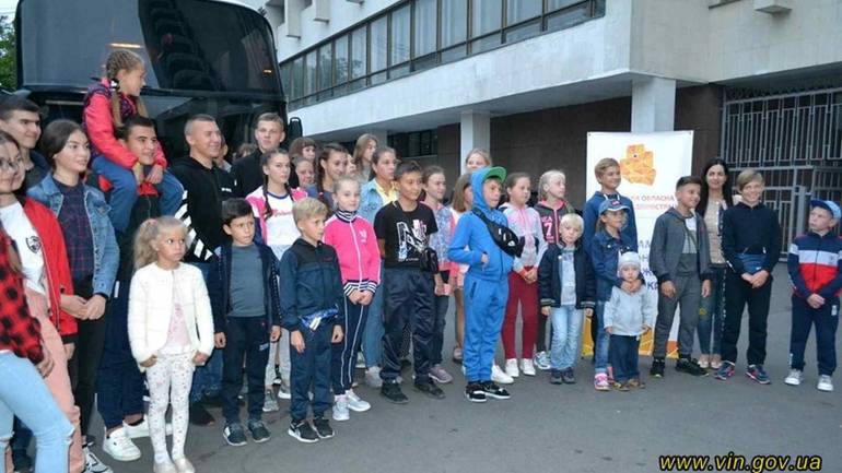 Дітей вінницьких воїнів везуть на відпочинок до Румунії