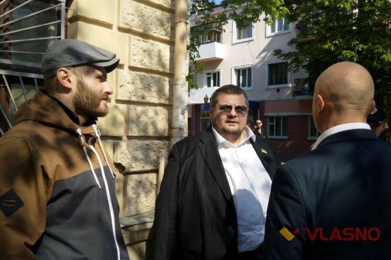 &laquo;Президент танцює гопак на граблях&raquo; &ndash; нардеп у Вінниці 