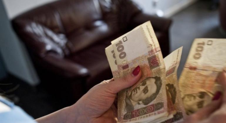 На Вінниччині одиноких мам гроші повертати поки не змушують