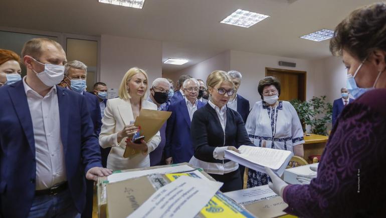 &laquo;Батьківщина&raquo; передала до ЦВК усі необхідні для старту референдуму документи