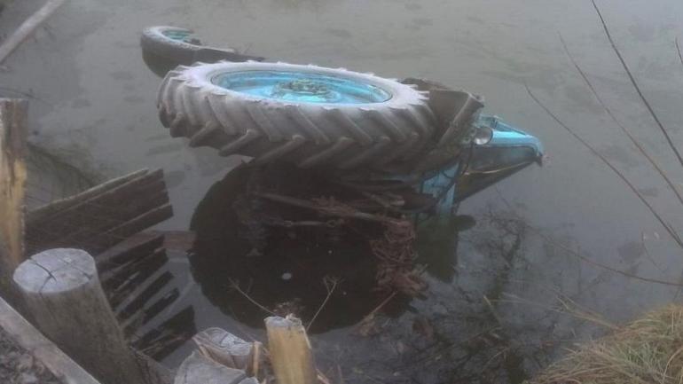 На Вінниччині трактор "злетів" у ставок: тракторист загинув