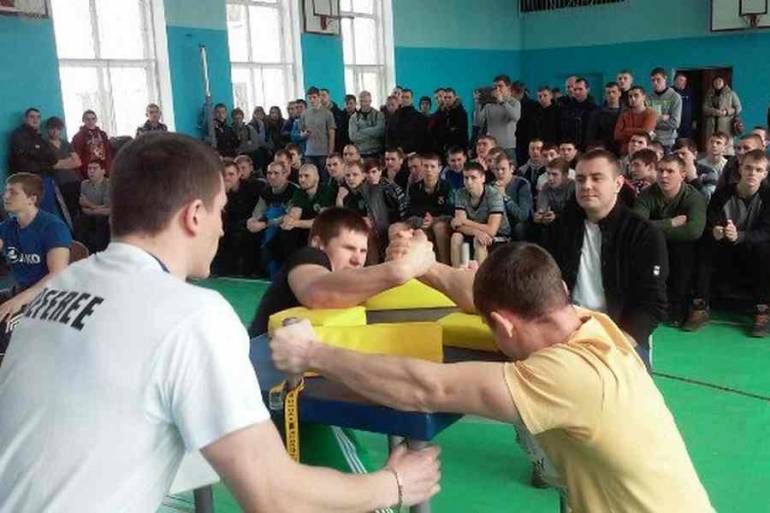 Вінницький дев&rsquo;ятикласник перемагав дорослих армреслерів