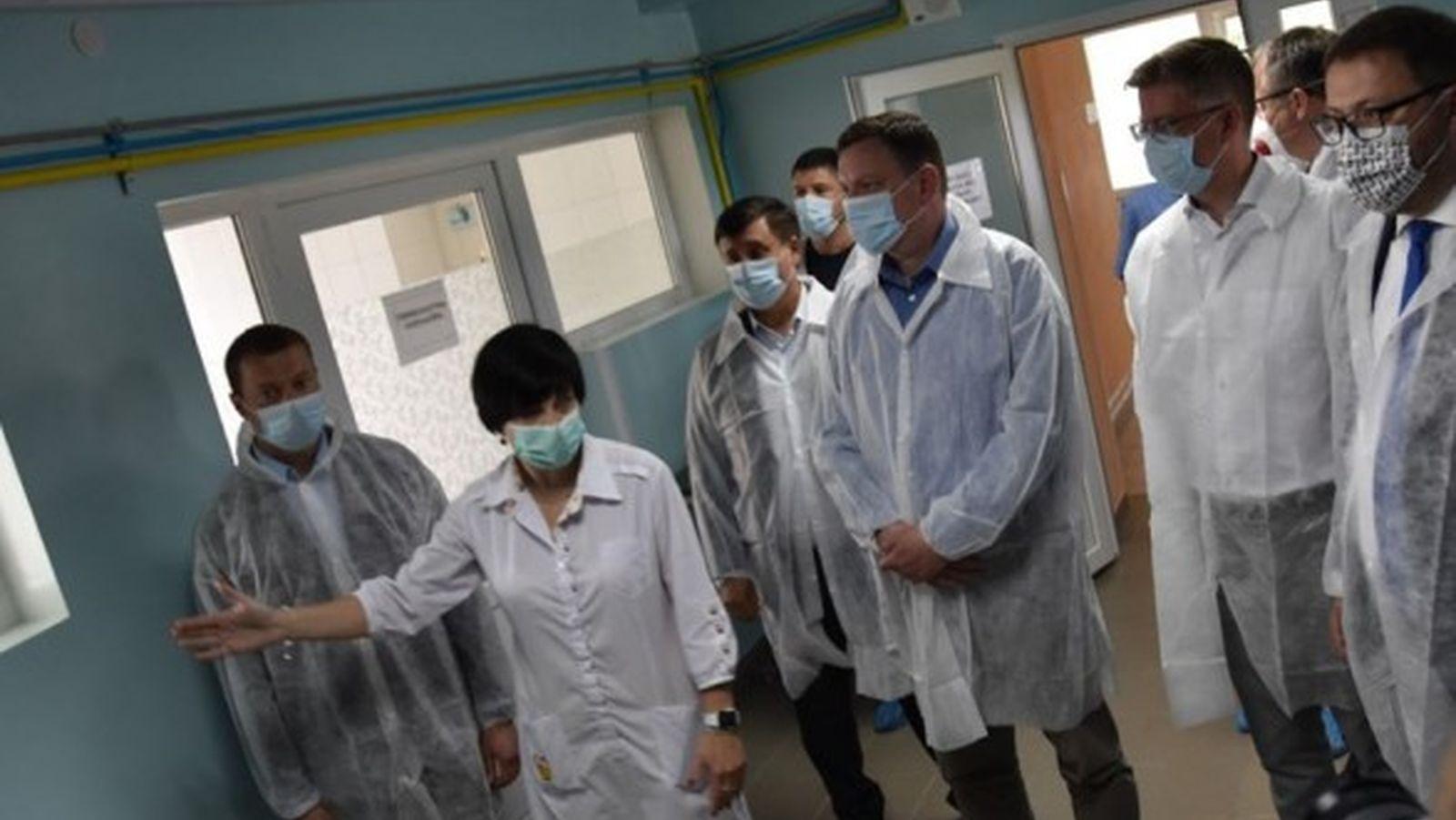 Посли чотирьох країн ЄС передали гумдопомогу українським військовим та медикам
