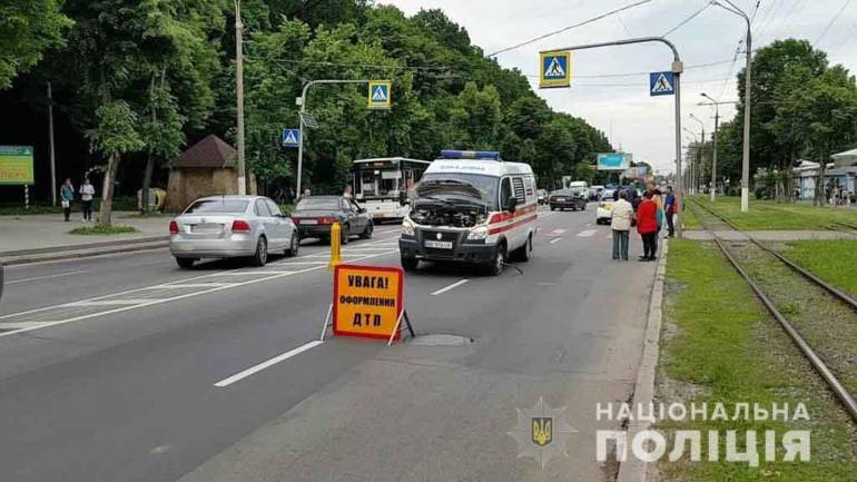 У Вінниці &laquo;швидка&raquo; збила неповнолітню велосипедистку