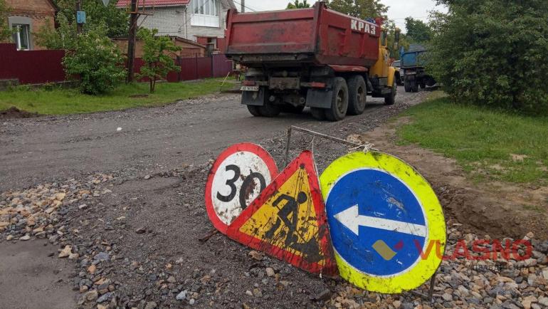 Безрезультатна зустріч: вінничанам, які 35 років чекають на асфальтування своєї вулиці, міськрада знову відмовила у ремонті