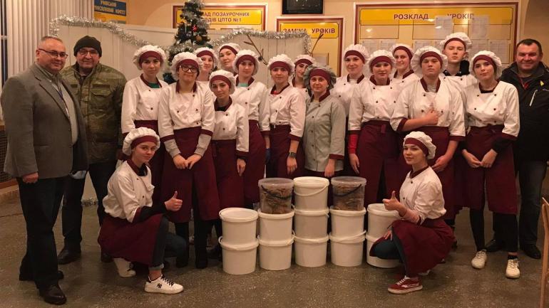 Деруни та вареники відправлять бійцям на Донбас учні вінницького Центру профтехосвіти