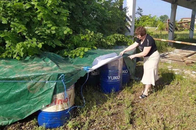 На Вінниччині на мешканців села "повішали" бочки з їдючою речовиною