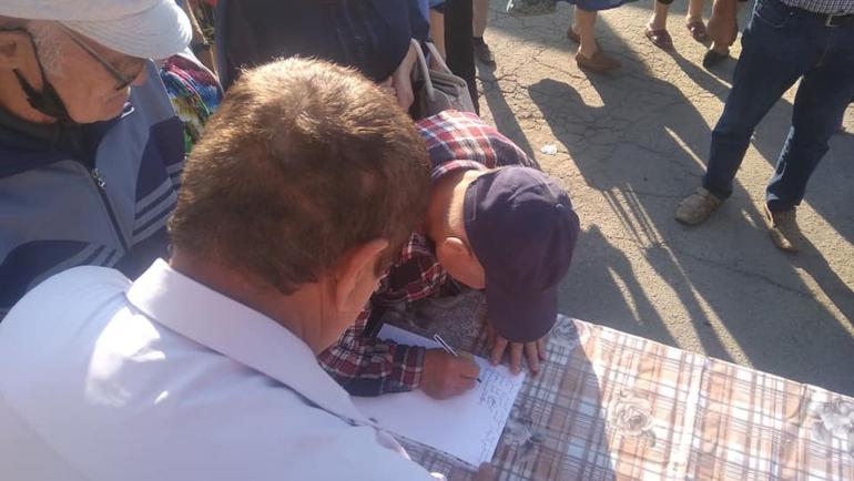 У Браїлові місцеві жителі посперечалися з селищним головою через ринок