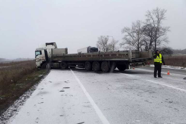 Смертельне ДТП на Полтавщині: зіштовхнулися мікроавтобус та вантажівка