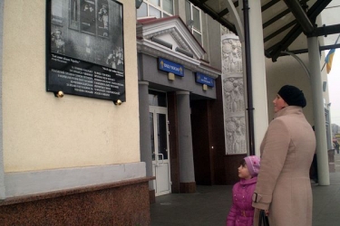 Як День Незалежності Польщі святкували на залізничному вокзалі у Вінниці