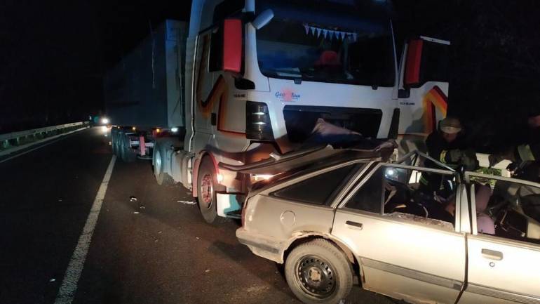 На Вінниччині внаслідок ДТП загинув 32-річний водій легковика