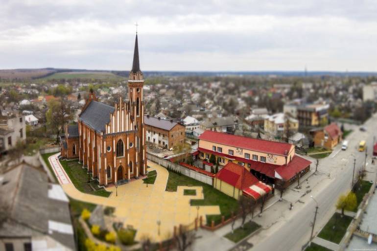 У промисловому містечку Вінниччини зберігся Гданський неоготичний костел