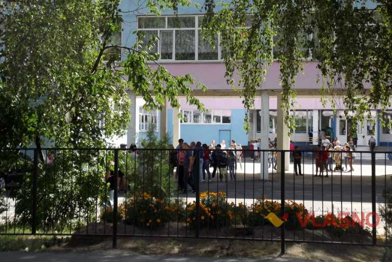 Вчителі двох вінницьких шкіл написали заяви на звільнення