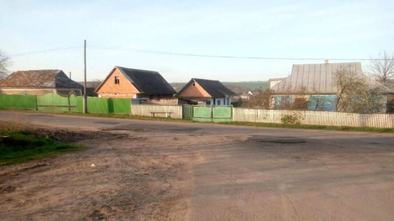 На Вінниччині чоловік з вилами напав на правоохоронця