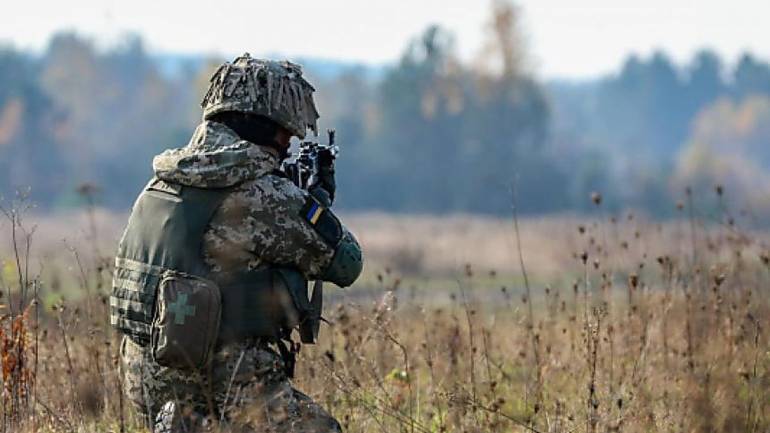 Ворог атакував українські позиції біля Кримського та Луганського