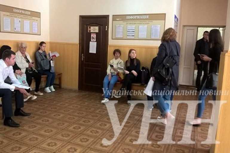 черги у візовому центрі у Вінниці фото