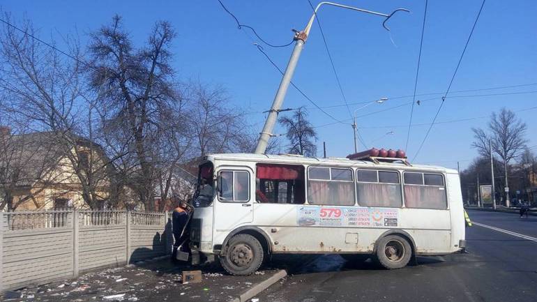 У ДТП за участі пасажирського автобуса &laquo;ПАЗ&raquo; постраждали 4 пасажирів