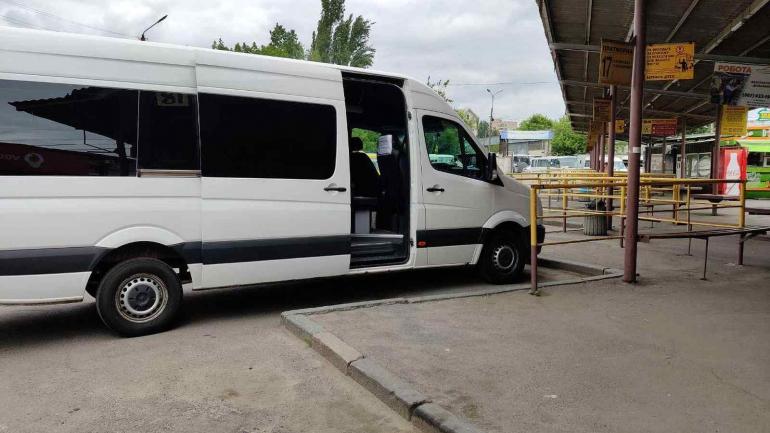 З Вінниці автобуси виїжджають майже пусті