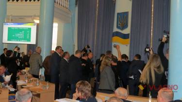 Майже годину депутати блокували трибуну на сесії Вінницької облради