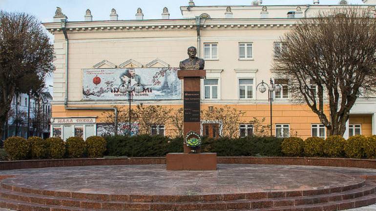Громадські організації вимагають притягнути до відповідальності причетних до знесення погруддя Шевченка