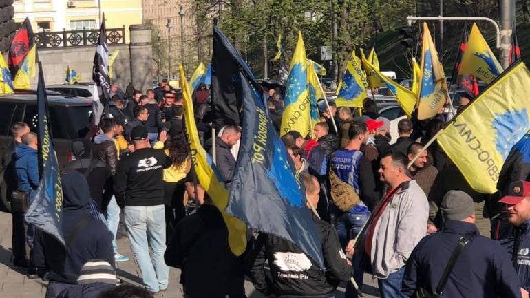 Протест під Кабміном: уже цієї весни пальне може здорожчати на 30-40 відсотків