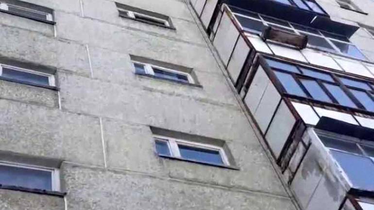 Двоє сестер випало з сьомого поверху у Луцьку: одна з них з вінничанка