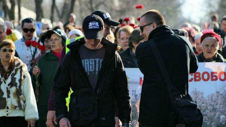 &laquo;Диверсія&raquo; в Одесі: проросійських мітингарів змусили слухати Гімн України (ВІДЕО)