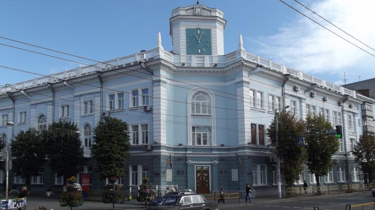 Із першого травня у Житомирі запрацюють перукарні, ринки та заклади харчування