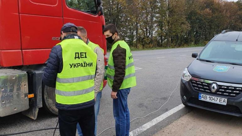 За день Вінницькій області виявили п'ять автівок, які забруднювали повітря