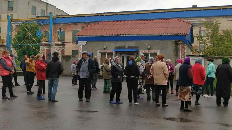 Мешканці Кирнасівки зупинили осіб, які знову взялися різати завод (ФОТО)