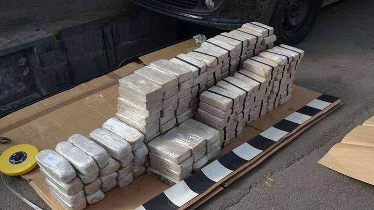 Прикордонники затримали громадян Голандії, які везли з України велику партію героїну