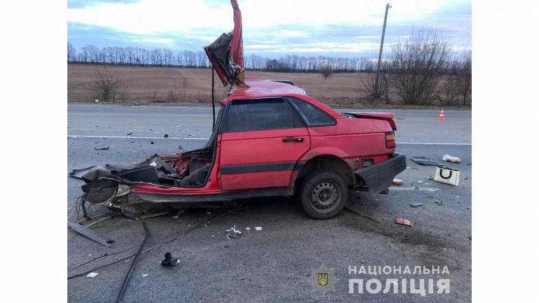 Неподалік Вінниці сталась ДТП: розірваний навпіл автомобіль та двоє загиблих