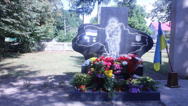 У Бохониках відкрили пам&rsquo;ятник земляку, що загинув у війні на Донбасі