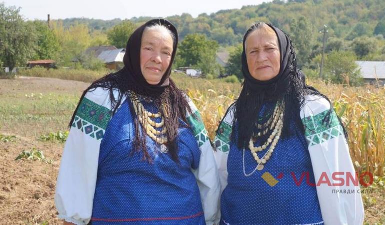 Як українки намітки на хустки поміняли