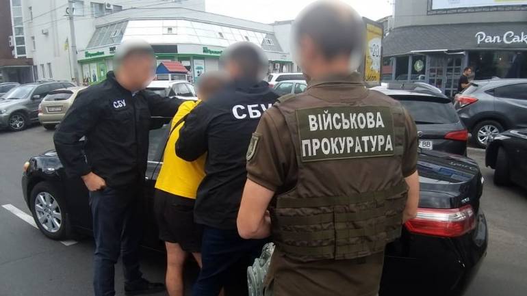 У Вінниці на хабарі в 206 тисяч гривень затримали майора поліції